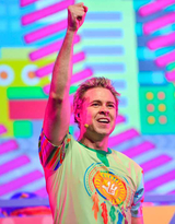 Stevie Nicholson (Membro da sErie infantil Hi-5) Ov2 AI voice text to speech and AI music cover generator