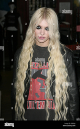 Taylor Momsen (The Pretty Reckless) AI voice text to speech and AI music cover generator