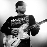 Tom DeLonge AI voice text to speech and AI music cover generator