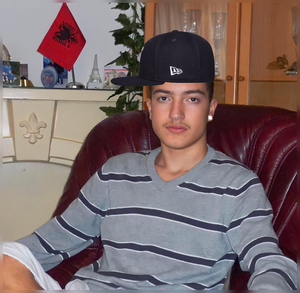 enosing AI cover generator