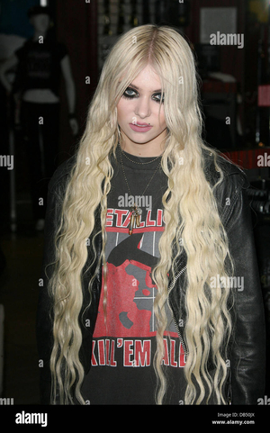 Taylor Momsen (The Pretty Reckless) AI cover generator