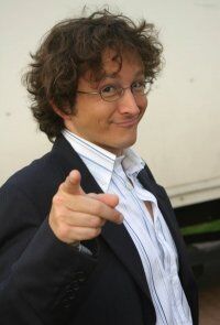 Bugs Bunny (Italian dubber, Davide Garbolino from 2007) AI cover generator