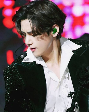 Taehyung (V BTS) AI cover generator