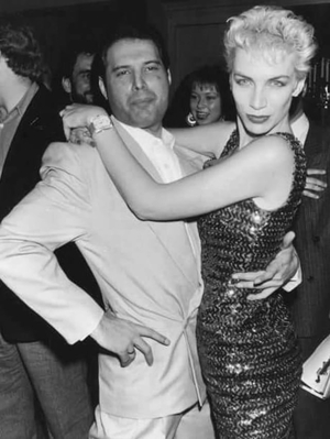 Freddie Mercury [90-91] AI cover generator