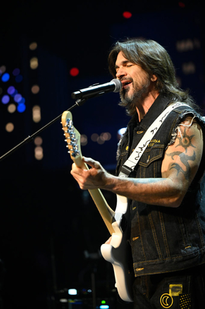 Juanes (Latin pop/rock singer) AI cover generator