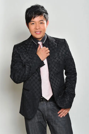 Quang Lê (Vietnamese Singer) AI cover generator