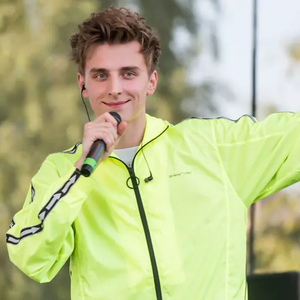 A4 [Vlad Bumaga] (RUS) (YouTuber, Artist) AI cover generator