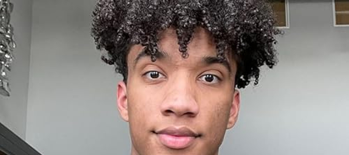 This is the Avatar Image for the CarterPCs (Tech Influencer) AI Voice and Text to Speech Generator