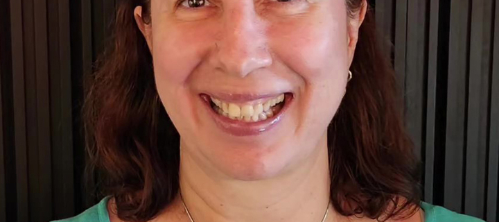 This is the Avatar Image for the Debbie Grayson (Invencível) - Adriana Pissardini AI Voice and Text to Speech Generator