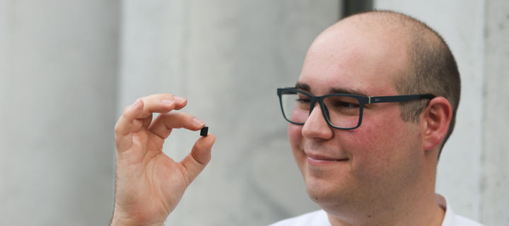 This is the Avatar Image for the CienciaDeSofa (Jordi Pereyra) (Spanish YouTuber) AI Voice and Text to Speech Generator